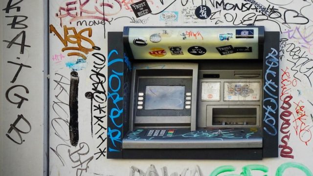 Επιδόματα από ΔΥΠΑ και εφάπαξ από e-ΕΦΚΑ: Ποιοι πρέπει να ετοιμαστούν να πάνε στα ΑΤΜ