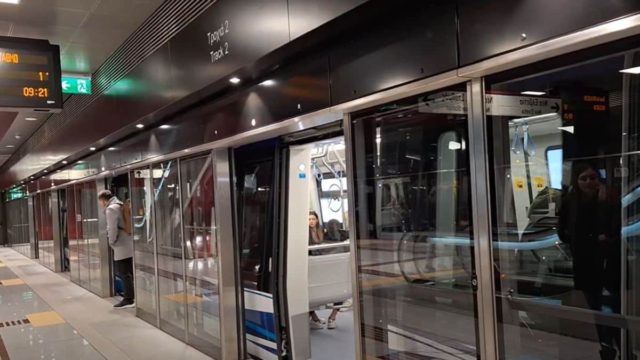 Τα τραγελαφικά σκηνικά συνεχίζονται στο Μετρό Θεσσαλονίκης: Συρμός ακινητοποιήθηκε για τέσσερα λεπτά στη στάση