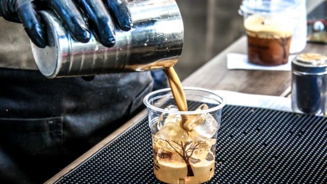Μας τα κόβουν όλα, μας… κόβουν και τον freddo espresso: Τόσο θα τον πληρώνουμε στο εξής στις καφετέριες
