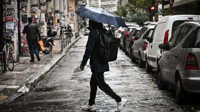 Καιρός σήμερα 11/12: Βροχές και καταιγίδες με μαλακές θερμοκρασίες – Η πρόγνωση από Κολυδά και Αρνιακό