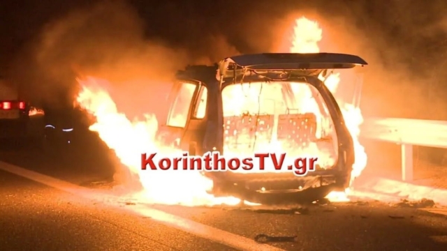 Σοκαριστικές εικόνες: Πήρε φωτιά εν κινήσει όχημα στην Εθνική Οδό Κορίνθου – Τρίπολης