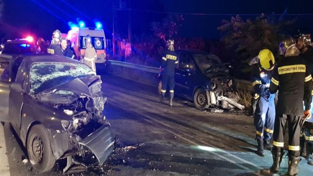 Σοβαρό τροχαίο στον Άγιο Στέφανο: Φορτηγό συγκρούστηκε με ΙΧ, μάχη για την ζωή του δίνει ένας άνδρας!