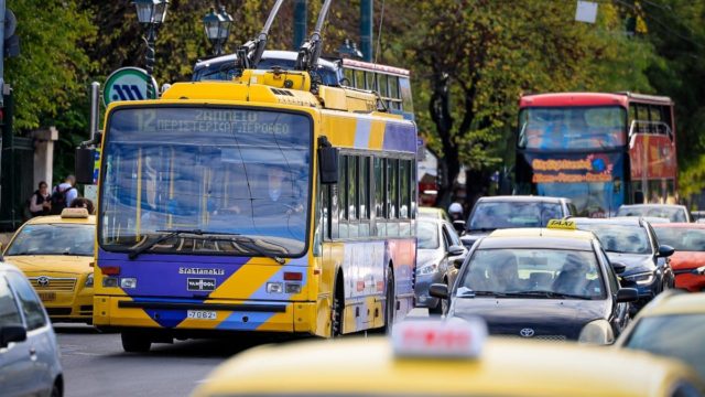 Live κίνηση 17/12: Όλη η Αττική… ένα πάρκινγκ – Ατελείωτες οι καθυστερήσεις σε όλες τις βασικές αρτηρίες