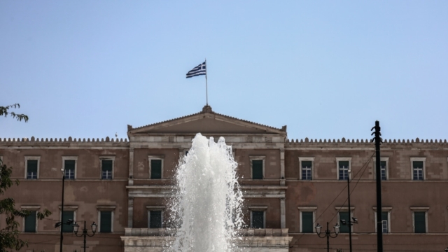 Μαρτυρίες «καίνε» τον 35χρονο αστυνομικό της Βουλής που αφέθηκε ελεύθερος – «Είμαι θύμα της επικαιρότητας»
