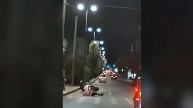 Λεωφόρος Αλεξάνδρας: Σοκαριστικό βίντεο δείχνει μηχανάκι να παρασέρνει πεζή