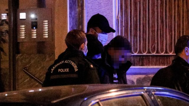 Γυναικοκτονία στους Αμπελόκηπους: Προφυλακιστέος ο 39χρονος που σκότωσε τη σύζυγό του και κρατούσε το πτώμα στο πατάρι