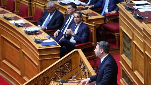 Έτοιμο για επίθεση το ΠΑΣΟΚ: Η υπεύθυνη αντιπολίτευση και οι προτάσεις του κινήματος στη Βουλή – «Μετωπική» με την κυβέρνηση για τον προϋπολογισμό