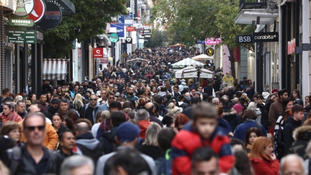 Κυριακή με ανοιχτά καταστήματα: Το ωράριο σήμερα (1/12) – Τι ισχύει για τα σούπερ μάρκετ