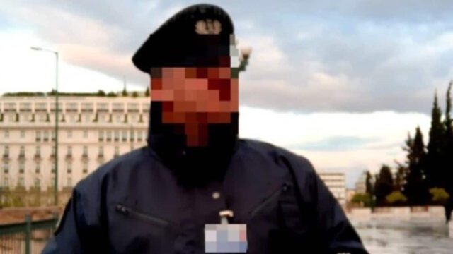 Πήρε θέση η μητέρα του αστυνομικού της Βουλής: «Γέννησα ένα τέρας, θέλω να τον φτύσω»