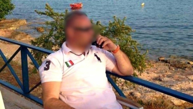 Αποτροπιασμός για τον αστυνομικό της Βουλής: Η γυναίκα του τον κατήγγειλε, πήγε στο ψυχιατρείο και οι κόρες του απείλησαν να αυτοκτονήσουν!