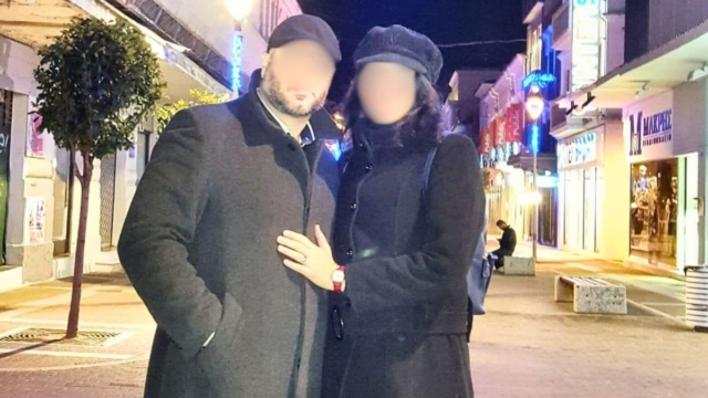 Στενεύουν τα περιθώρια για τη σύζυγο του αστυνομικού της Βουλής: «Ο γιος έχει αρχίσει να επιρρίπτει ευθύνες και στη μητέρα»