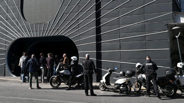 Άνοιξε ξανά το κλαμπ που σέρβιρε αλκόολ σε ανήλικους: Πώς ανοίγουν τα λουκέτα που βάζουν οι Αρχές;