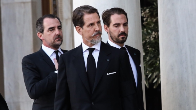 «Θύελλα» αντιδράσεων για το «Ντε Γκρες» των Γλύξμπουργκ: Η στάση της κυβέρνησης και το Σύνταγμα