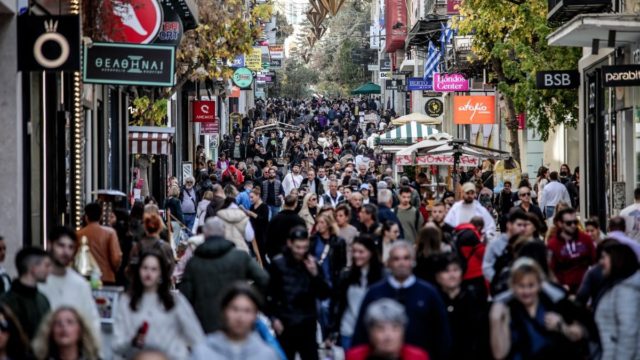 Εορταστικό ωράριο 2024: Πώς θα λειτουργούν τα μαγαζιά έως τα Χριστούγεννα και την Πρωτοχρονιά