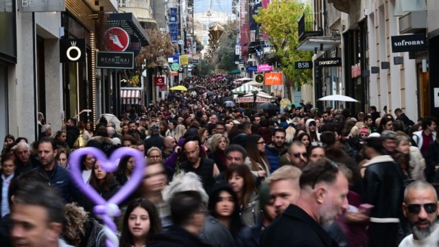 Εορταστικό ωράριο 2024: Μέχρι τι ώρα θα είναι ανοιχτά σούπερ μάρκετ και καταστήματα