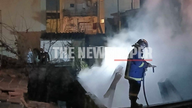 Φωτιά εκδηλώθηκε σε σπίτι στον Βόλο – Μεγάλη η κινητοποίηση της Πυροσβεστικής