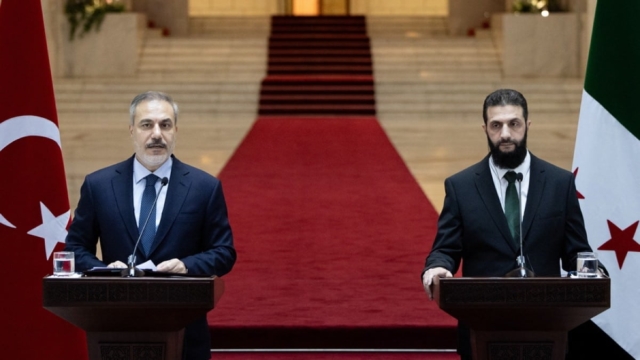 Συρία: Η μεταβατική κυβέρνηση του Τζολάνι: Τα πρόσωπα «κλειδιά» σε κρίσιμα υπουργεία, ανάμεσα τους μία γυναίκα