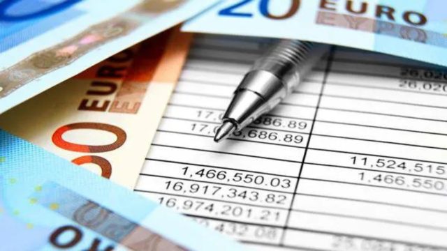 Η κλεψύδρα κυλά αντίστροφα για το 2024: Οι 12 φορολογικές εκκρεμότητες που δεν πρέπει να παραλείψεις