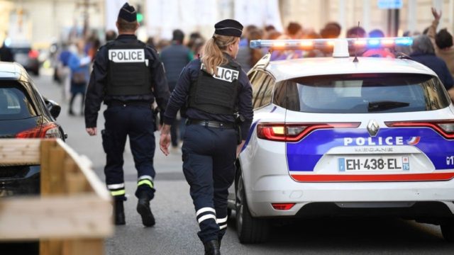 Μακελειό στη Γαλλία: Πέντε νεκροί από πυρά σε καταυλισμό μεταναστών – Δύο φρουροί ανάμεσα στα θύματα