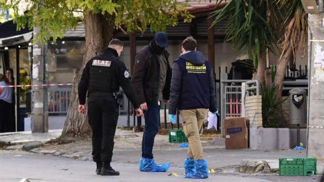 Μεγάλη επιχείρηση της ΕΛΑΣ σε Αθήνα και Θεσσαλονίκη για την τουρκική μαφία: 8 συλλήψεις, κατασχέθηκαν 49 όπλα και ναρκωτικά