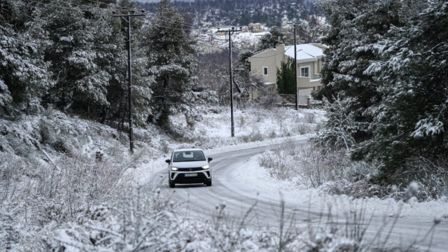 Καιρός σήμερα 24/12: Ισχυρές βροχές, καταιγίδες και βοριάδες – Πού πέφτουν χιόνια σύμφωνα με Αρνιακό και Αρναούτογλου