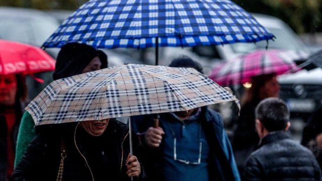Καιρός σήμερα 15/12: Βροχερή μέρα με ήπιες θερμοκρασίες – Τι λένε Αρναούτογλου και Τσατραφύλλιας