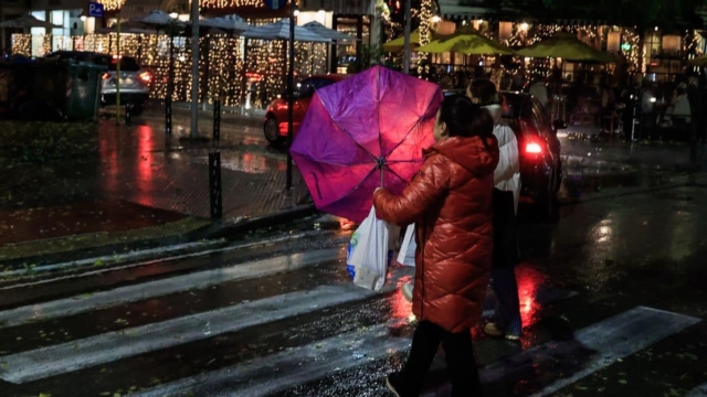 Καιρός σήμερα (23/12): Πότε αναμένονται καταιγίδες στην Αθήνα; Ποιες περιοχές χρειάζονται προσοχή;