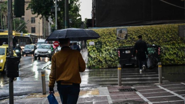Καιρός Αθήνα: Έντονα φαινόμενα από νωρίς στην Αττική! Προσοχή στους κεραυνούς! Που υπάρχουν προβλήματα; Η πρόγνωση για τις επόμενες ώρες