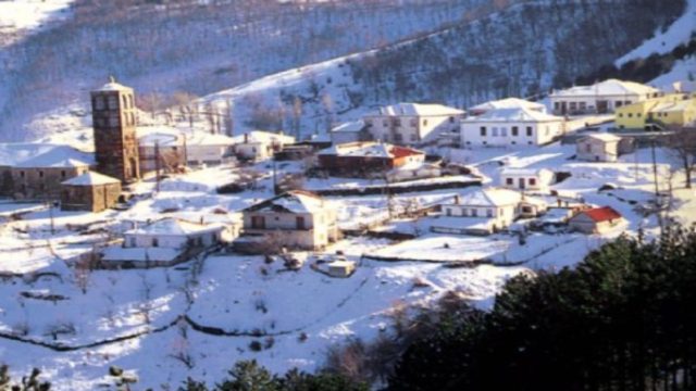 Η μαγεία των Χριστουγέννων ταξιδεύει στην Καστοριά: Πράγματα που μπορείς να δεις και να κάνεις
