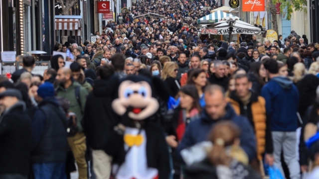 Καταστήματα και σούπερ μάρκετ: Ανοιχτά και την τελευταία Κυριακή του 2024 – Τι ισχύει για τα malls