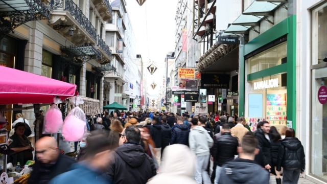 Παραμονή Χριστουγέννων: Σήμερα για τα τελευταία ψώνια – Πώς θα λειτουργήσουν καταστήματα και σούπερ μάρκετ