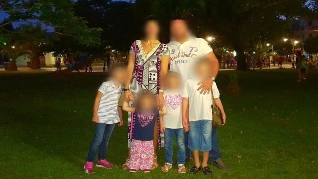 Κατέθετε για 2,5 ώρες η μητέρα του αστυνομικού της Βουλής: «Ήξερα ότι την ξυλοκοπούσε» – Τι είπε για τους βιασμούς