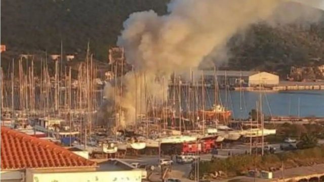 Συναγερμός στην Καβάλα: Φωτιά και ισχυρές εκρήξεις σε ιστιοπλοϊκό στο λιμάνι