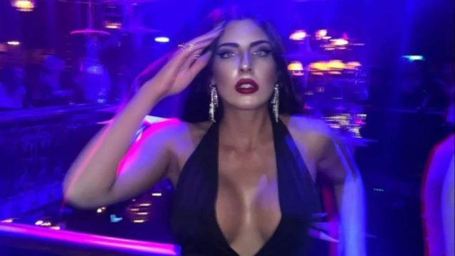 H μελαχρινή καλλονή είναι κόρη πασίγνωστου Έλληνα πολιτικού (ΦΩΤΟ)