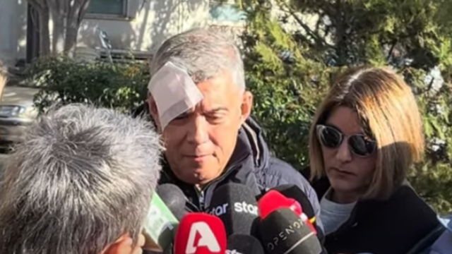 Με γάζα στο μάτι μίλησε ο Αγοραστός και απείλησε με μηνύσεις τους γονείς των Τεμπών – «Με γρονθοκόπησαν»