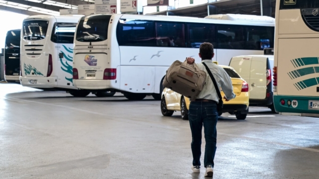 Επιβάτης σε λεωφορείο των ΚΤΕΛ φορούσε πάνα ακράτειας και έκρυβε μέσα 1.280 ευρώ – Πώς τον έπιασαν