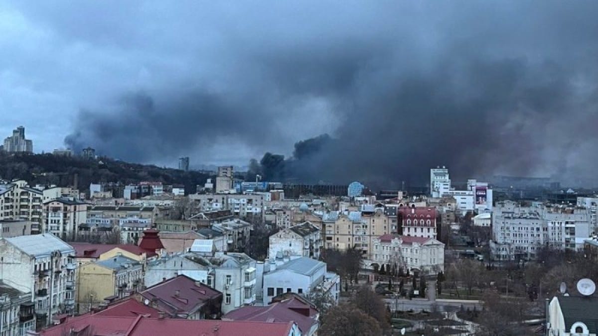 Κίεβο: Πυραυλική επίθεση της Ρωσίας – Αναφορές κάνουν λόγο για έναν νεκρό