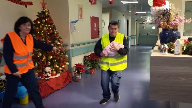 Viral η άσκηση αρπαγής βρέφους στο Νοσοκομείο Λευκάδας: «Το μωρό, το μωρό» – Ο ροζ κωδικός