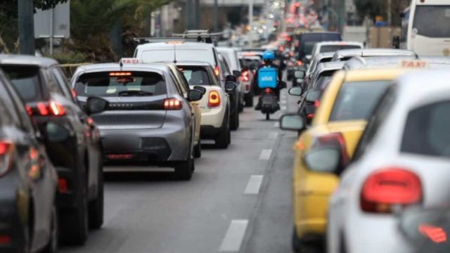 Live κίνηση στην Αθήνα (6/12): Η κακοκαιρία «βούλιαξε» την Αθήνα – Τεράστιες καθυστερήσεις