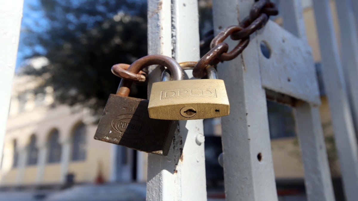 «Βόμβα» από το Υπουργείο Παιδείας: Βάζει «λουκέτο» σε σχολείο στον Πειραιά