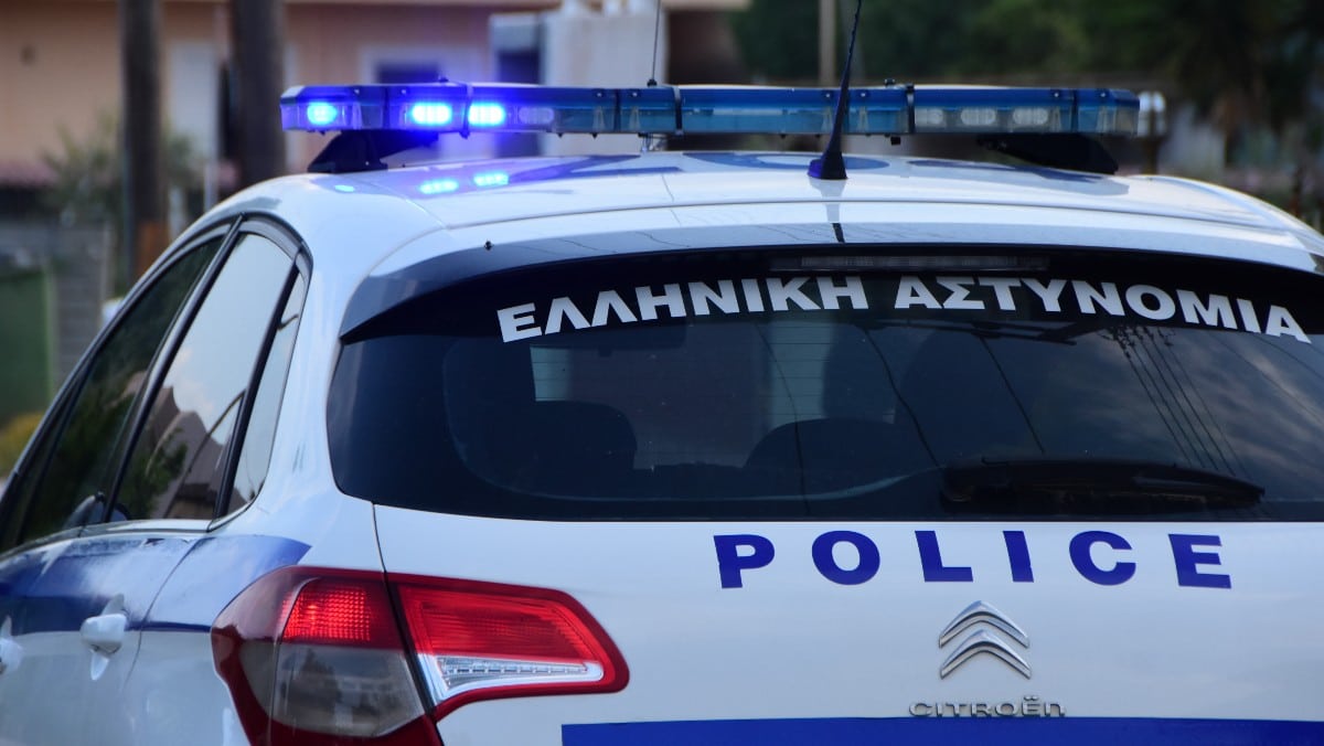 Αιματηρό επεισόδιο στη Βάρκιζα: 4 δράστες τραυμάτισαν τον 50χρονο και διέφυγαν – Η κατάσταση της υγείας του