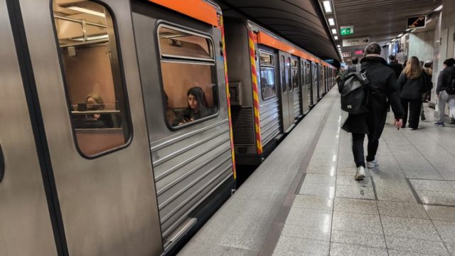 «Χειρόφρενο» στα ΜΜΜ: Τι ώρα κλείνει σήμερα (13/12) το μετρό και ο ηλεκτρικός