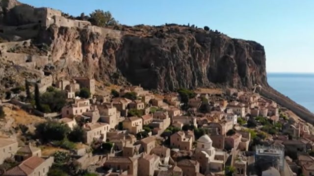 Πέντε πράγματα που αξίζει να δεις και να κάνεις στη Μονεμβασιά!