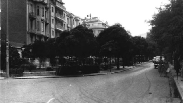 Κουίζ για παλιά Αθήνα: Μπορείς να εντοπίσεις την οδό της φωτογραφίας; Είναι από τις πλέον γνωστές της πρωτεύουσας
