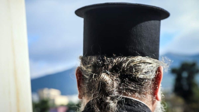Αγία Παρασκευή: 43χρονη κατήγγειλε τον ιερέα σύζυγό της για ενδοοικογενειακή βία