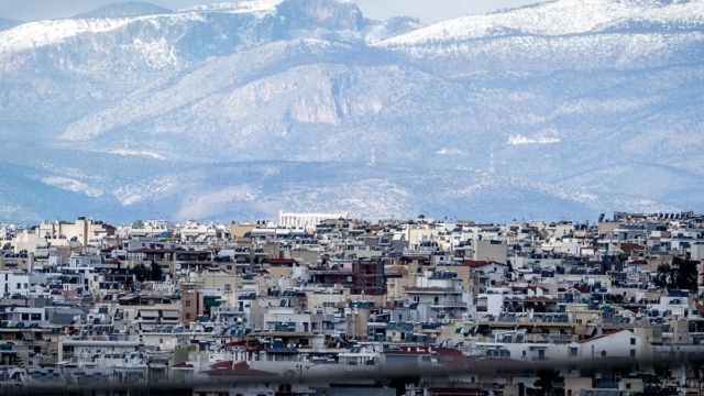 Καιρός: Πάρνηθα «ντυμένη» στα λευκά, σε χιονισμένο φόντο η Ακρόπολη – Παραμυθένιο σκηνικό στην  Καστανιά Κορινθίας (photos/video)
