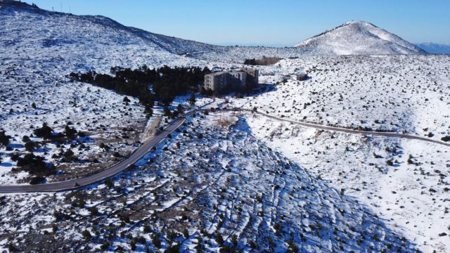 Χιόνια στην Αττική! Στα «λευκά» η Πάρνηθα!