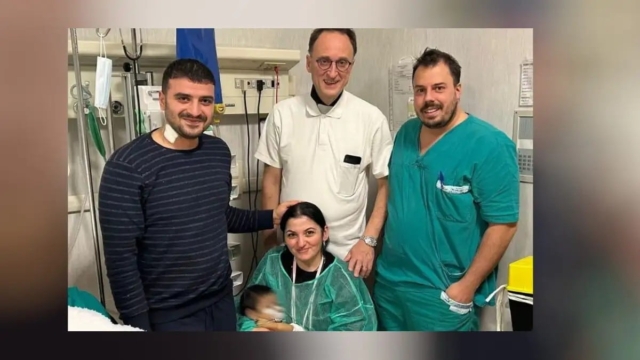 «Ήταν θαύμα των Χριστουγέννων»: Μαθήματα ανθρωπιάς από τον πατέρα που δώρισε τμήμα από το ήπαρ του στην 11 μηνών κορούλα του