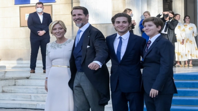 Οριστικό! «Ντε Γκρες» το νέο επίθετο του Παύλου και του Νικόλαου -Υπέγραψαν ότι αναγνωρίζουν το πολίτευμα και το Σύνταγμα