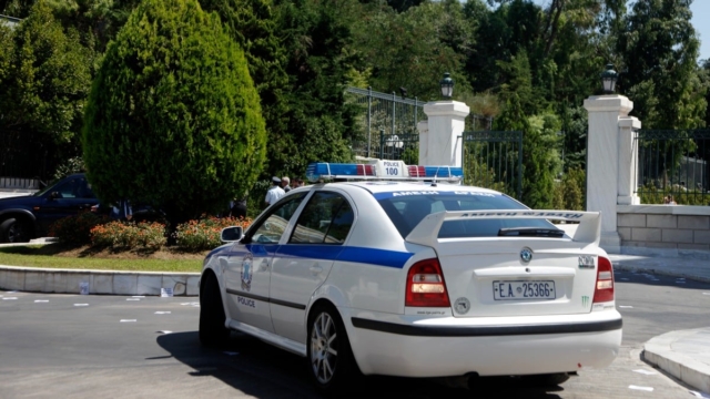 Η φρίκη συνεχίζεται: Συνέλαβαν και δεύτερο αστυνομικό της Βουλής για ενδοοικογενειακή βία – Η σύζυγος καταγγέλλει ότι την κακοποιεί από το 2021